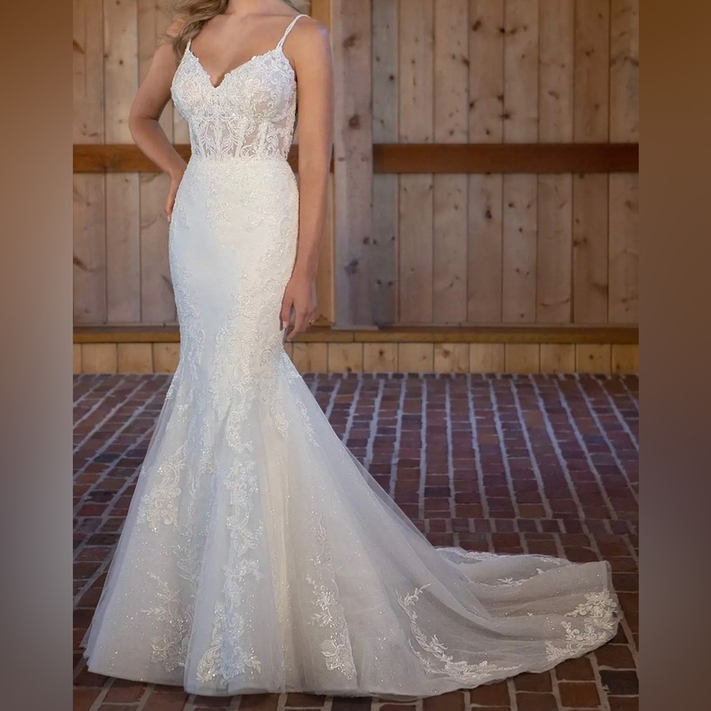 Elegant White Lace Wedding Dress
